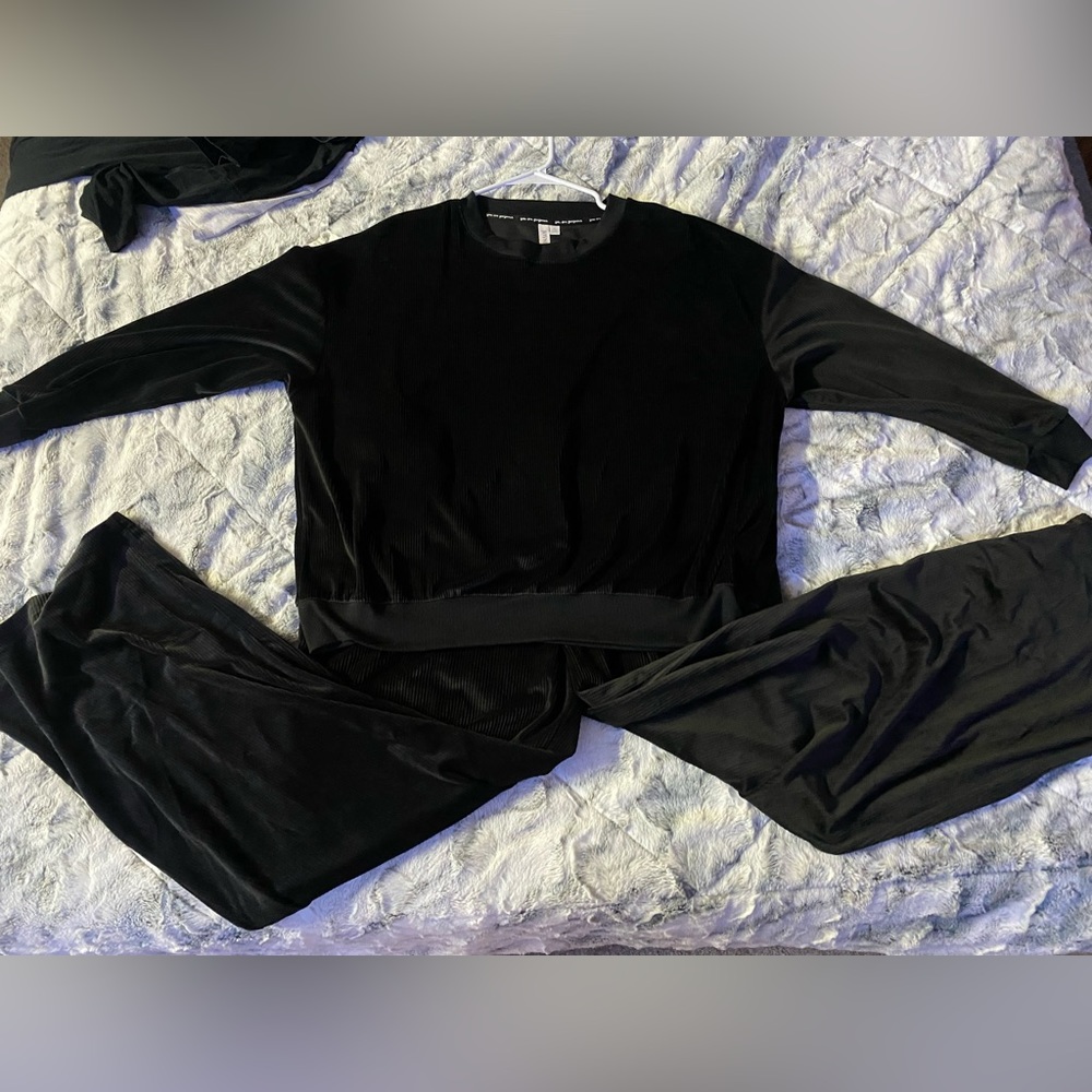 Joyspun Velvet Lounge Set